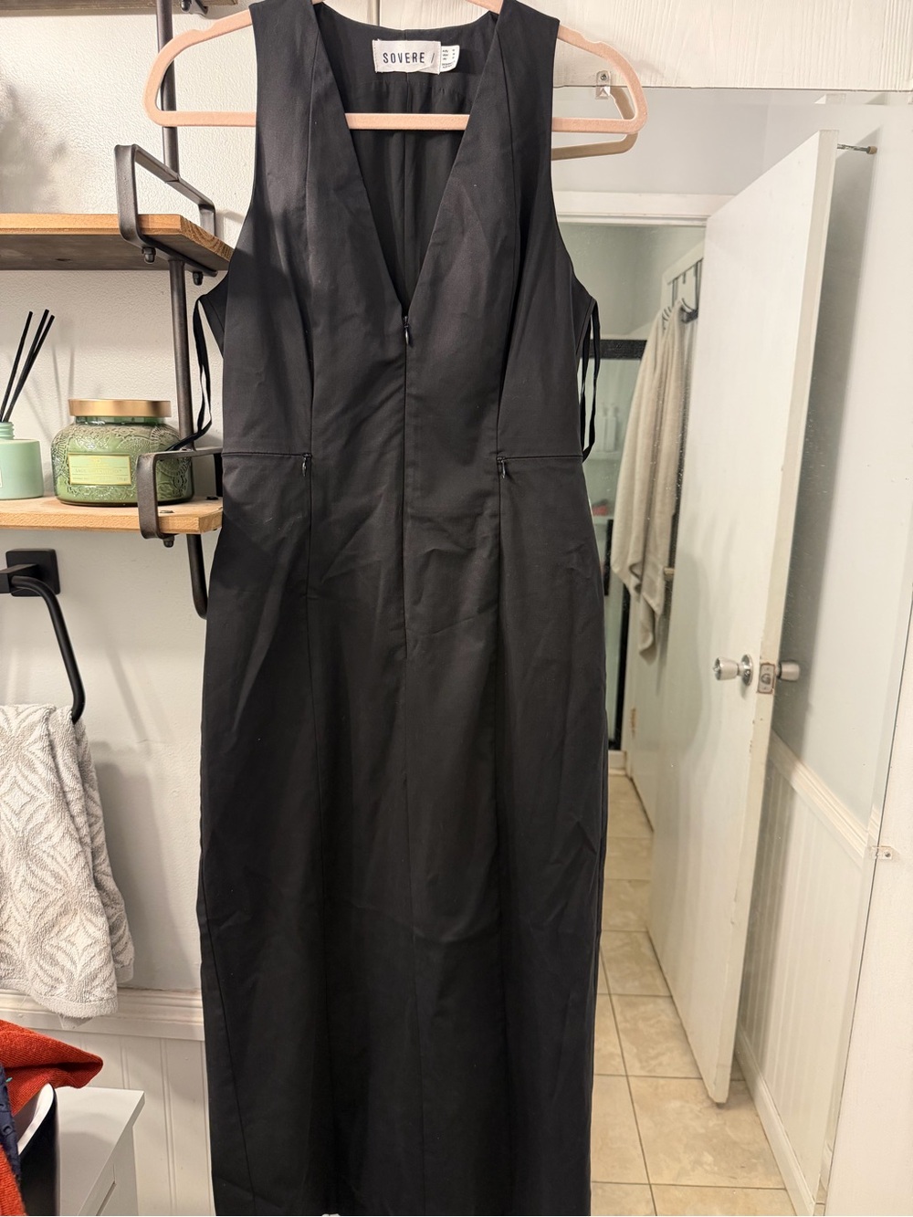 Sovere V-Neck Black Sleeveless Maxi Dress